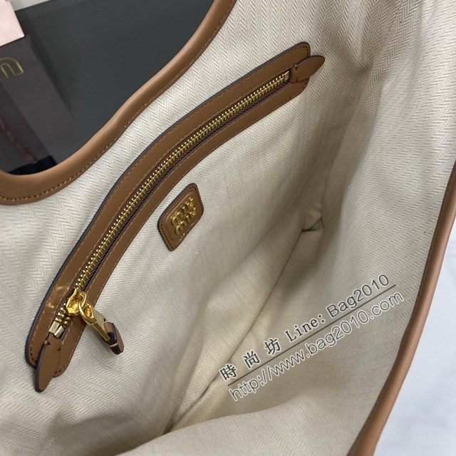 MIU MIU專櫃繆繆最新款hobo托特腋下包 jh2742型號：5BG231
